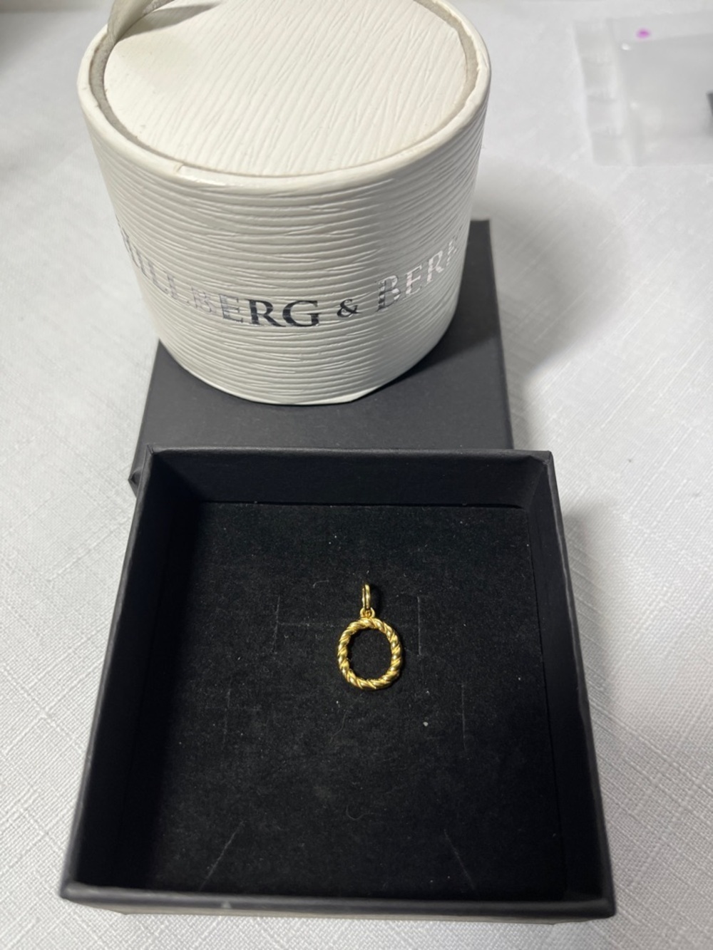New Hillberg & Berk Gold Rope “O” or Circle Pendant - Gold. Authentic!